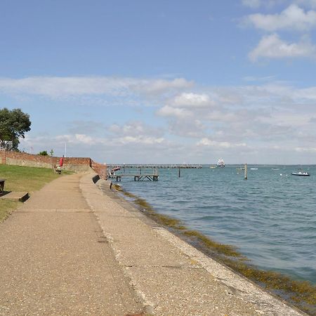 Solent Cottage - Pqqu Yarmouth  Kültér fotó